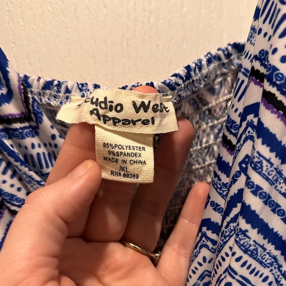 Blue white dress - Picture 3 of 3